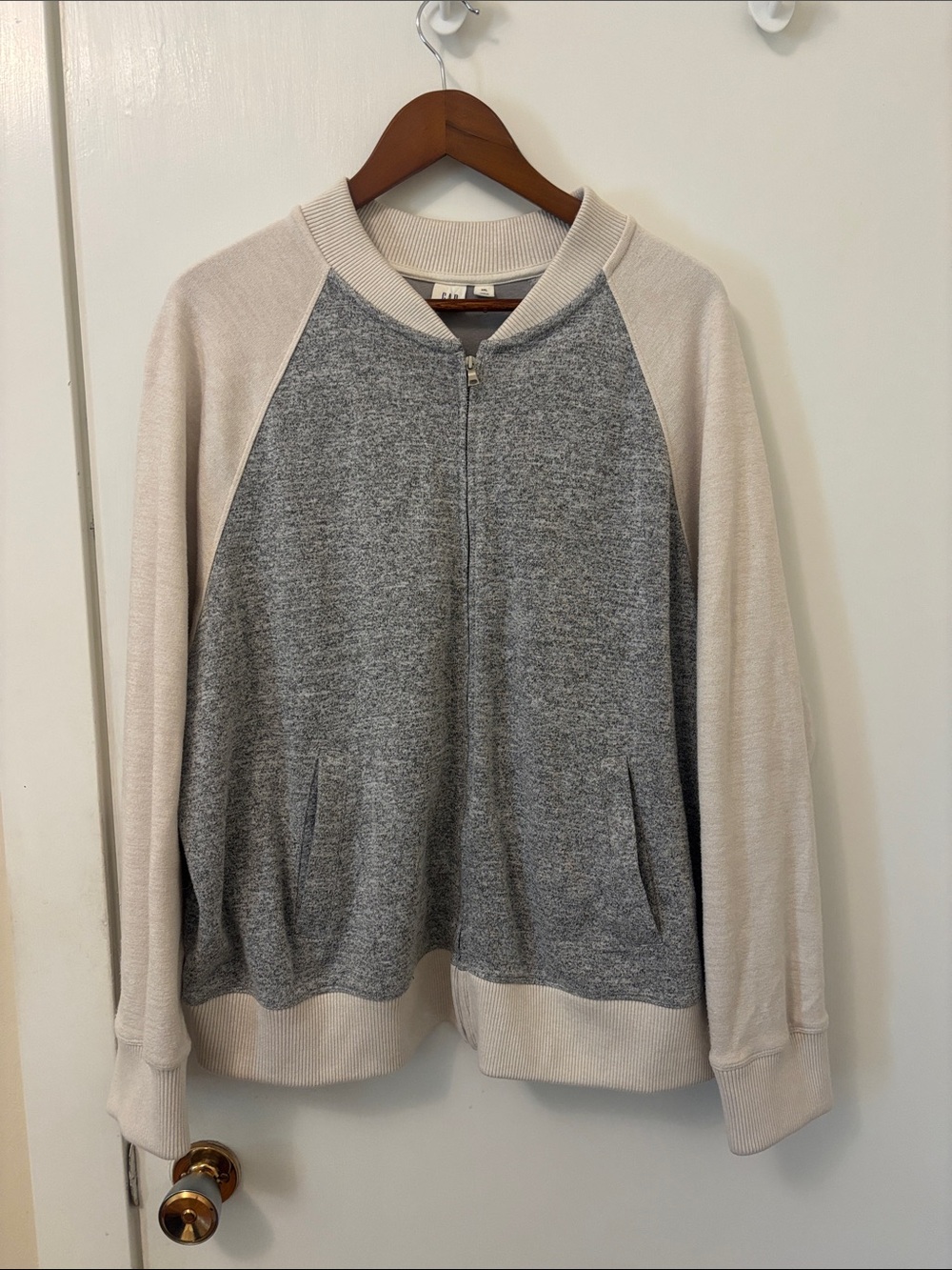 GAP Two-Tone Zip Sweater jacket in Gray and Cream